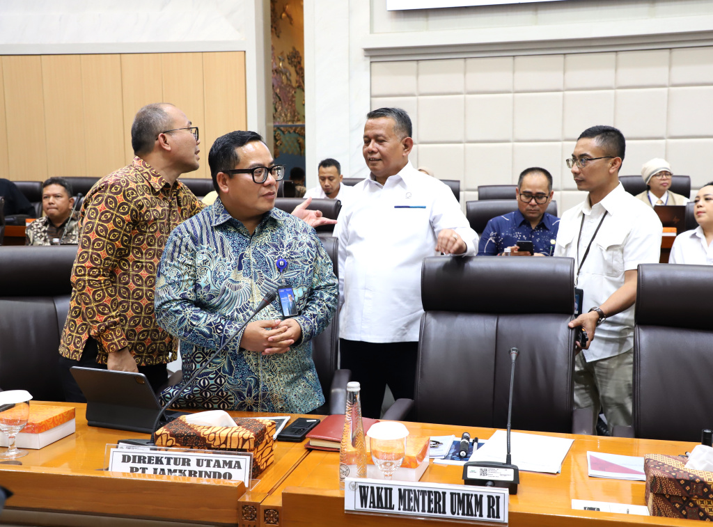 Komisi VII DPR menggelar raker dengan Menteri UMKM Maman Abdurahman membahas pinjaman kredit (KUR) (Ashar/SinPo.id)