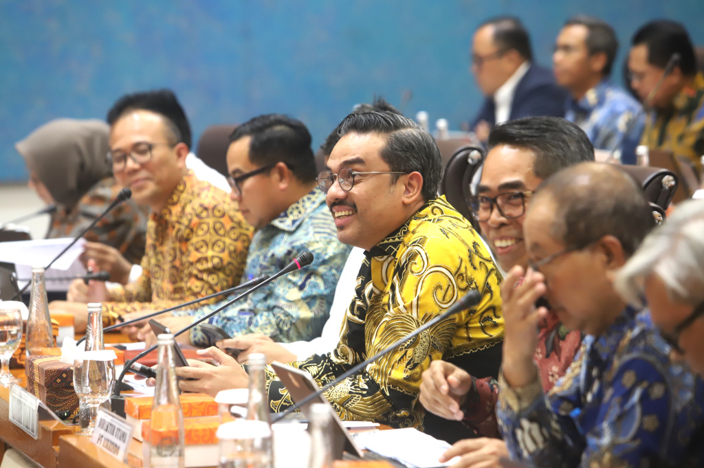 Komisi VII DPR menggelar raker dengan Menteri UMKM Maman Abdurahman membahas pinjaman kredit (KUR) (Ashar/SinPo.id)