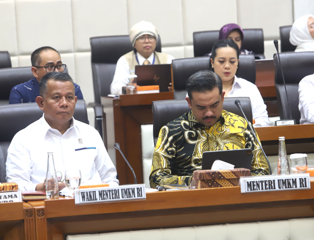 Komisi VII DPR menggelar raker dengan Menteri UMKM Maman Abdurahman membahas pinjaman kredit (KUR) (Ashar/SinPo.id)