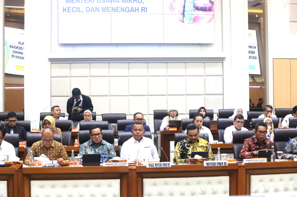 Komisi VII DPR menggelar raker dengan Menteri UMKM Maman Abdurahman membahas pinjaman kredit (KUR) (Ashar/SinPo.id)