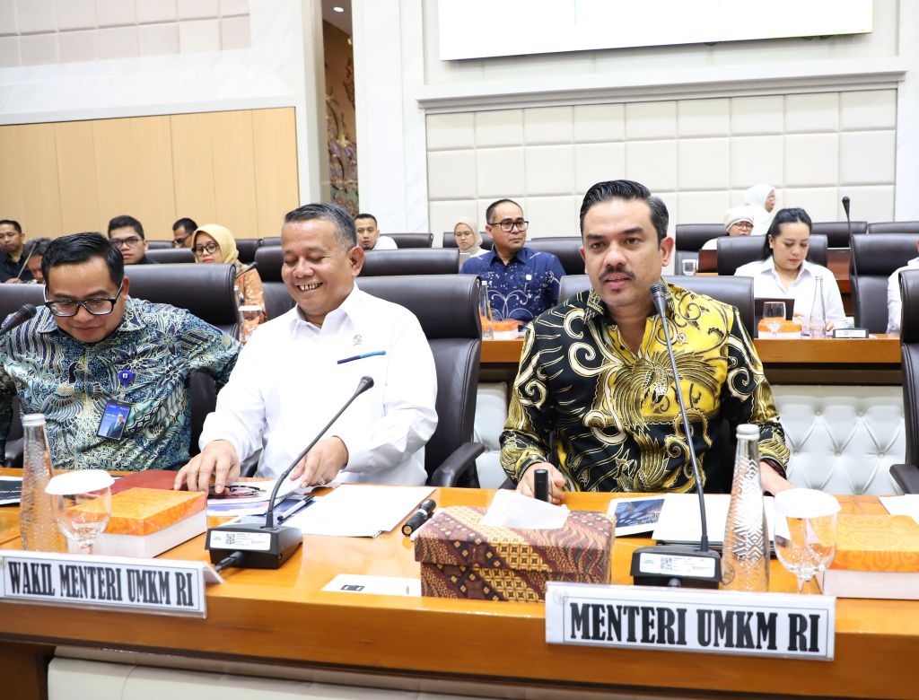 Komisi VII DPR menggelar raker dengan Menteri UMKM Maman Abdurahman membahas pinjaman kredit (KUR) (Ashar/SinPo.id)