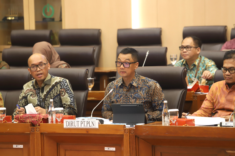 Komisi VII DPR gelar RDP dengan Direktur Utama PLN Darmawan Prasodjo membahas Progres Pembaruan Energi Pembangkit Listrik (Ashar/SinPo.id)