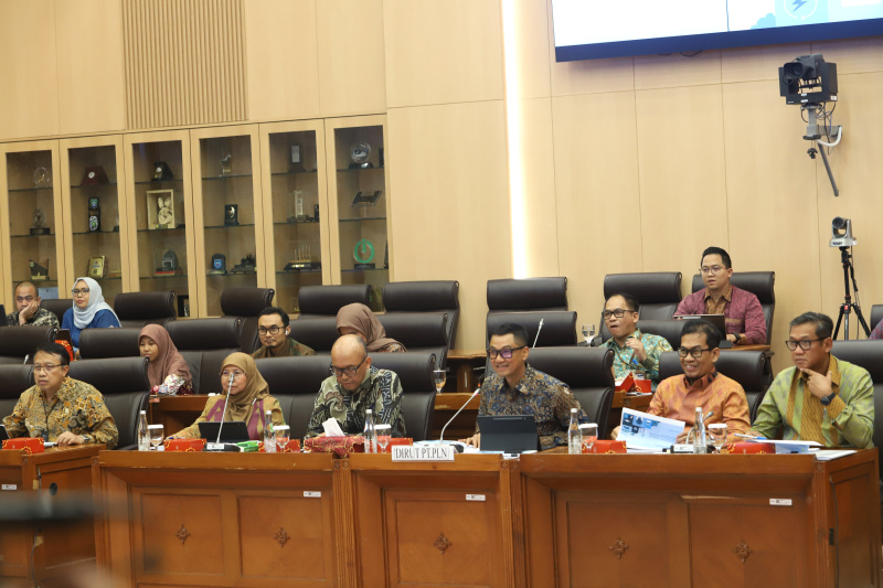 Komisi VII DPR gelar RDP dengan Direktur Utama PLN Darmawan Prasodjo membahas Progres Pembaruan Energi Pembangkit Listrik (Ashar/SinPo.id)