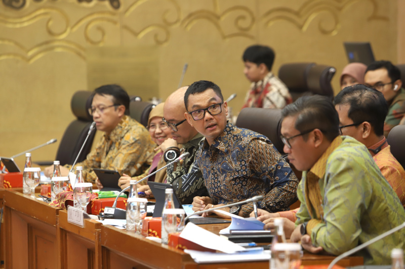 Komisi VII DPR gelar RDP dengan Direktur Utama PLN Darmawan Prasodjo membahas Progres Pembaruan Energi Pembangkit Listrik (Ashar/SinPo.id)