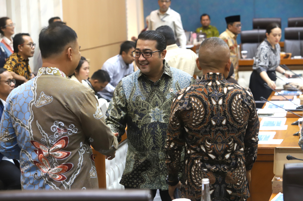 Komisi VII DPR menggelar RDP dengan Menteri Ekonomi Kreatif Teuku Riefky Harsya membahas Perfilman Indonesia (Ashar/SinPo.id)
