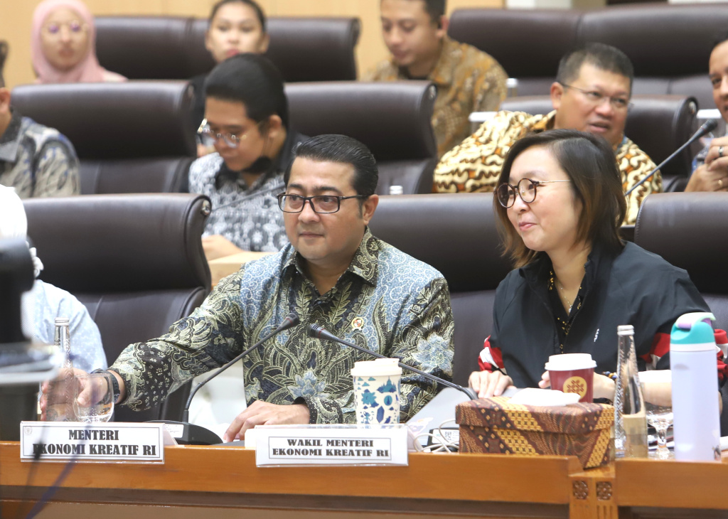 Komisi VII DPR menggelar RDP dengan Menteri Ekonomi Kreatif Teuku Riefky Harsya membahas Perfilman Indonesia (Ashar/SinPo.id)
