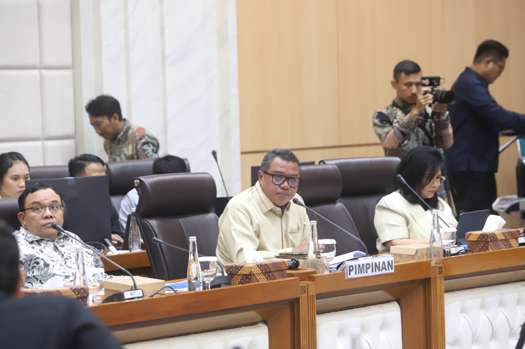 Komisi VII DPR menggelar RDP dengan Menteri Ekonomi Kreatif Teuku Riefky Harsya membahas Perfilman Indonesia (Ashar/SinPo.id)