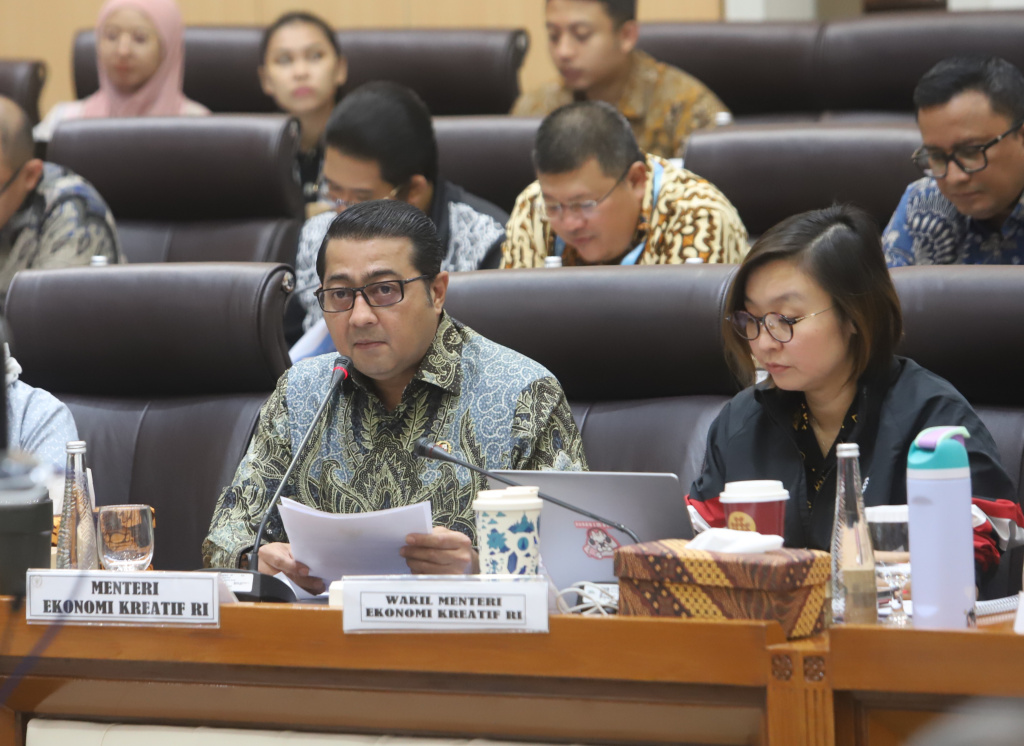 Komisi VII DPR menggelar RDP dengan Menteri Ekonomi Kreatif Teuku Riefky Harsya membahas Perfilman Indonesia (Ashar/SinPo.id)