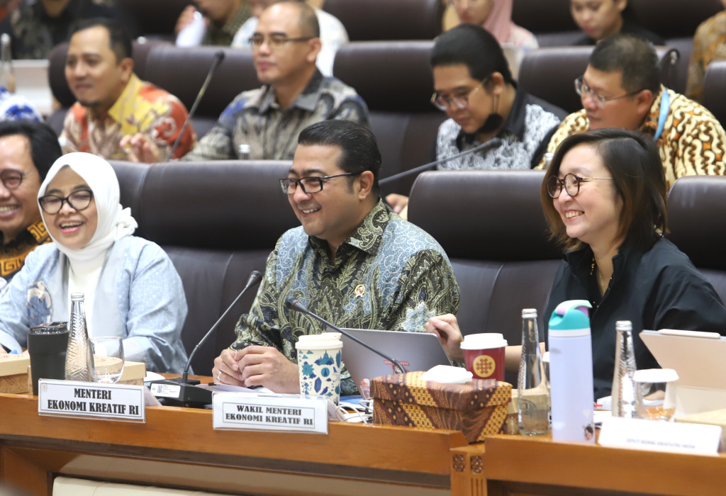 Komisi VII DPR menggelar RDP dengan Menteri Ekonomi Kreatif Teuku Riefky Harsya membahas Perfilman Indonesia (Ashar/SinPo.id)