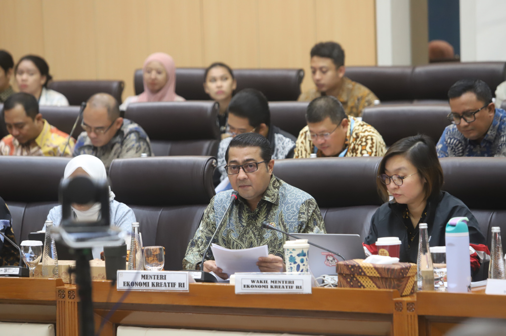 Komisi VII DPR menggelar RDP dengan Menteri Ekonomi Kreatif Teuku Riefky Harsya membahas Perfilman Indonesia (Ashar/SinPo.id)