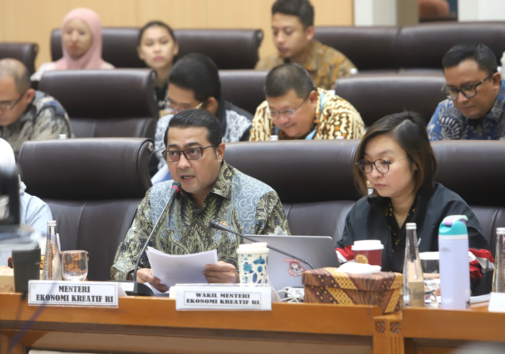 Komisi VII DPR menggelar RDP dengan Menteri Ekonomi Kreatif Teuku Riefky Harsya membahas Perfilman Indonesia (Ashar/SinPo.id)
