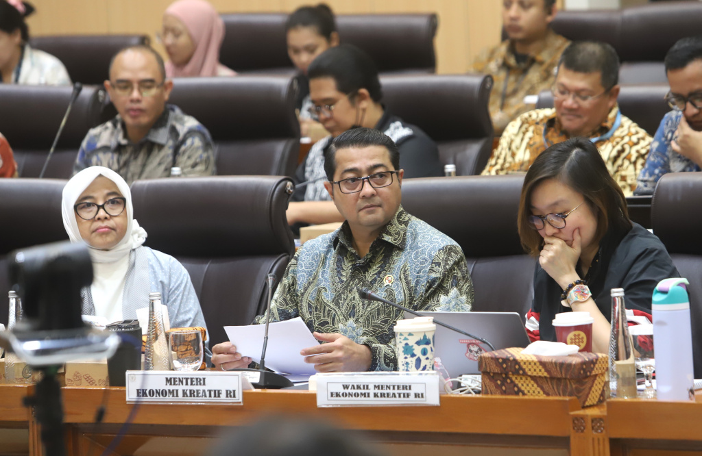 Komisi VII DPR menggelar RDP dengan Menteri Ekonomi Kreatif Teuku Riefky Harsya membahas Perfilman Indonesia (Ashar/SinPo.id)