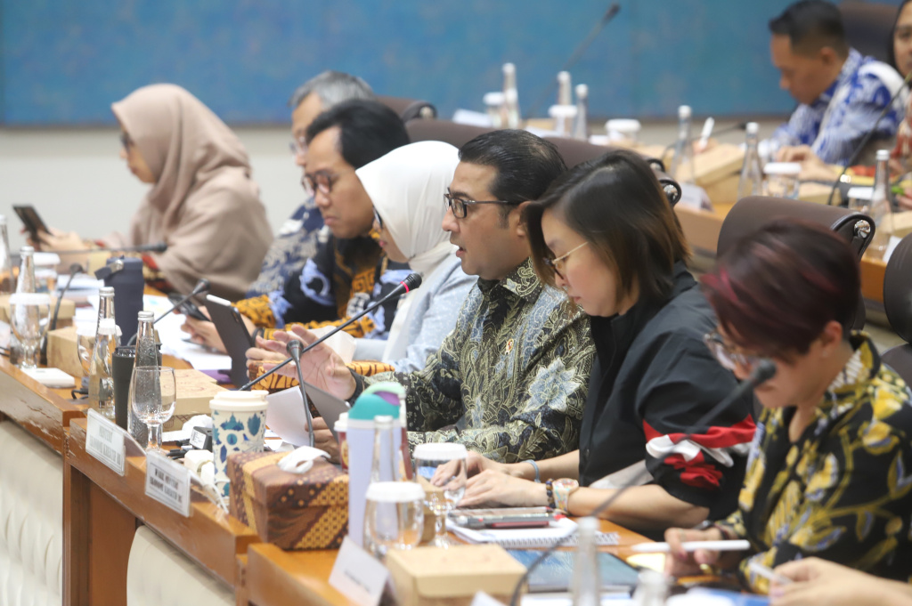 Komisi VII DPR menggelar RDP dengan Menteri Ekonomi Kreatif Teuku Riefky Harsya membahas Perfilman Indonesia (Ashar/SinPo.id)