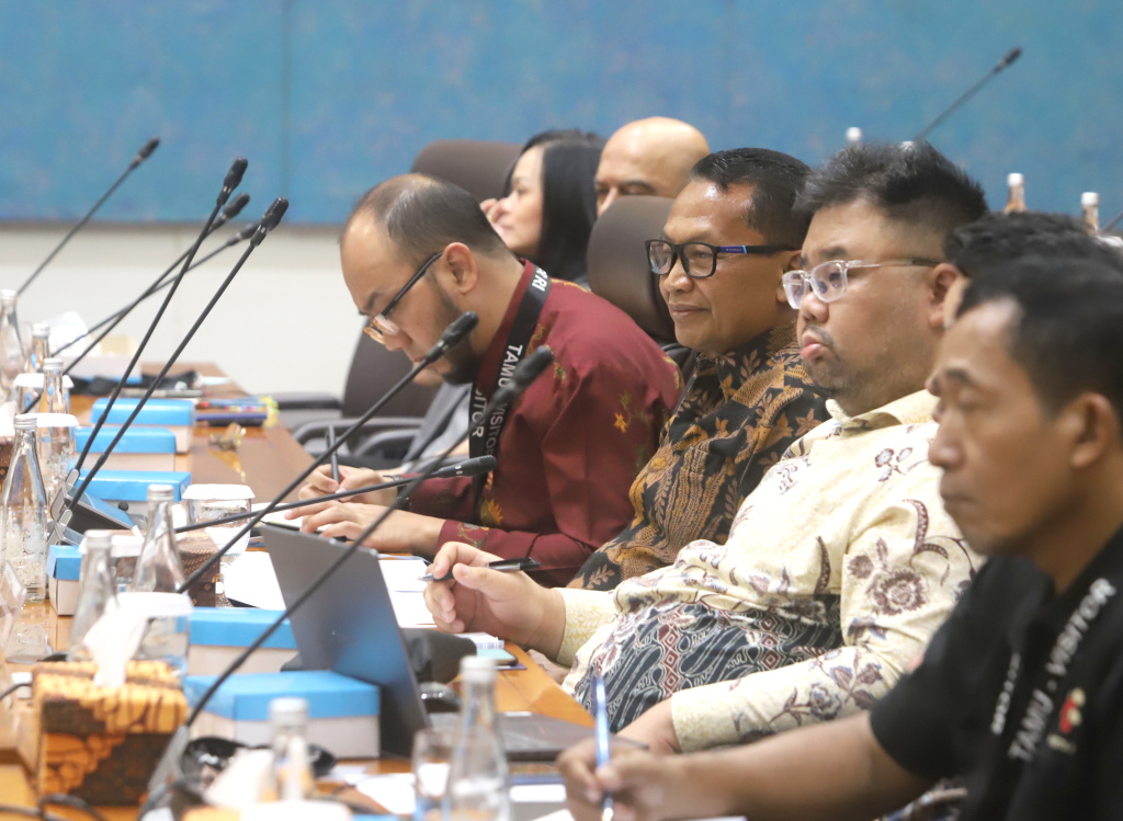 Komisi VII DPR menggelar RDPU dengan Pengusaha Bioskop Seluruh Indonesia membahas mekanisme penayangan film ke Bioskop Seluruh Indonesia (Ashar/SinPo.id)