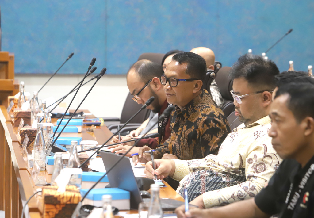 Komisi VII DPR menggelar RDPU dengan Pengusaha Bioskop Seluruh Indonesia membahas mekanisme penayangan film ke Bioskop Seluruh Indonesia (Ashar/SinPo.id)