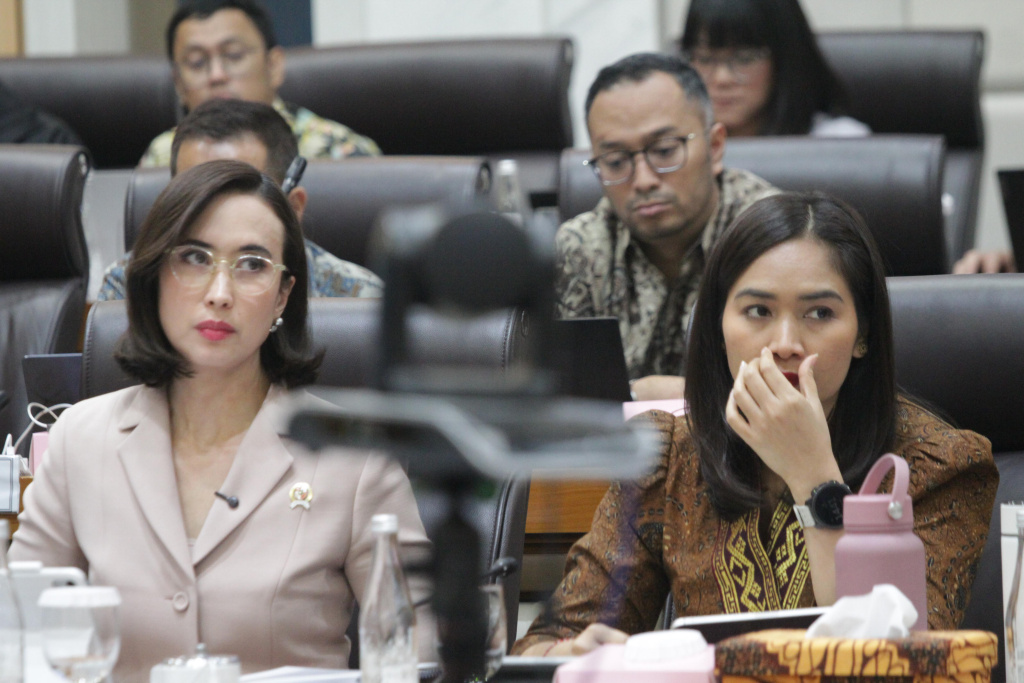 Komisi VII DPR gelar raker dengan Menteri Pariwisata Widiyanti Putri Wardhana membahas rencana kerja 2026 (Ashar/SinPo.id)