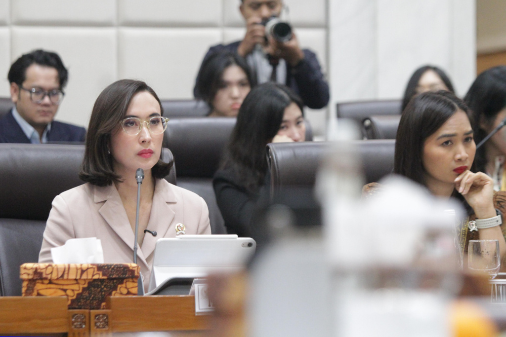 Komisi VII DPR gelar raker dengan Menteri Pariwisata Widiyanti Putri Wardhana membahas rencana kerja 2026 (Ashar/SinPo.id)