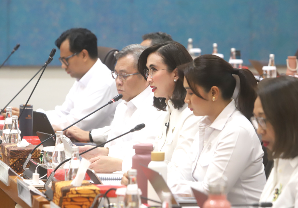 Komisi VII DPR menggelar raker dengan Menteri Pariwisata Widiyanti Putri Wardhana membahas Evaluasi Kinerja dan Anggaran Semester I TA 2026 (Ashar/SinPo.id)