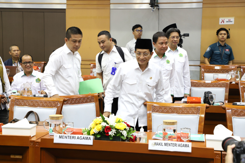 Komisi VIII DPR gelar Raker dengan Menteri Agama Nasaruddin Umar membahas evaluasi penyelenggaraan ibadah haji 1445 H (Ashar/SinPo.id)