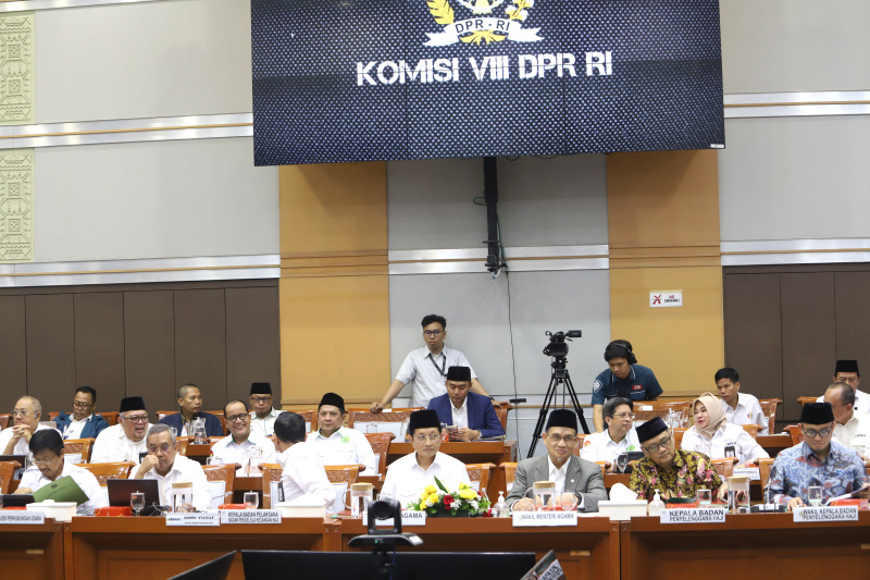 Komisi VIII DPR gelar Raker dengan Menteri Agama Nasaruddin Umar membahas evaluasi penyelenggaraan ibadah haji 1445 H (Ashar/SinPo.id)