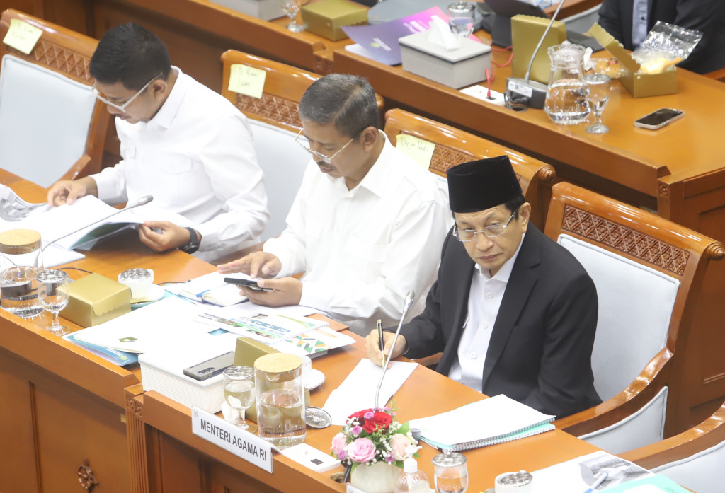 Komisi VIII DPR menggelar raker dengan Menteri Agama Nasaruddin Umar membahas Progres pembentukan Direktorat Jenderal Pondok Pesantren (Ashar/SinPo.id)