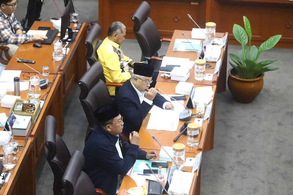 Komisi VIII DPR menggelar raker dengan Menteri Agama Nasaruddin Umar membahas Kinerja 2026 dan perbaikan fasilitas sekolah pesantren yang terkena dampak bencana di Sumatera (Ashar/SinPo.id)