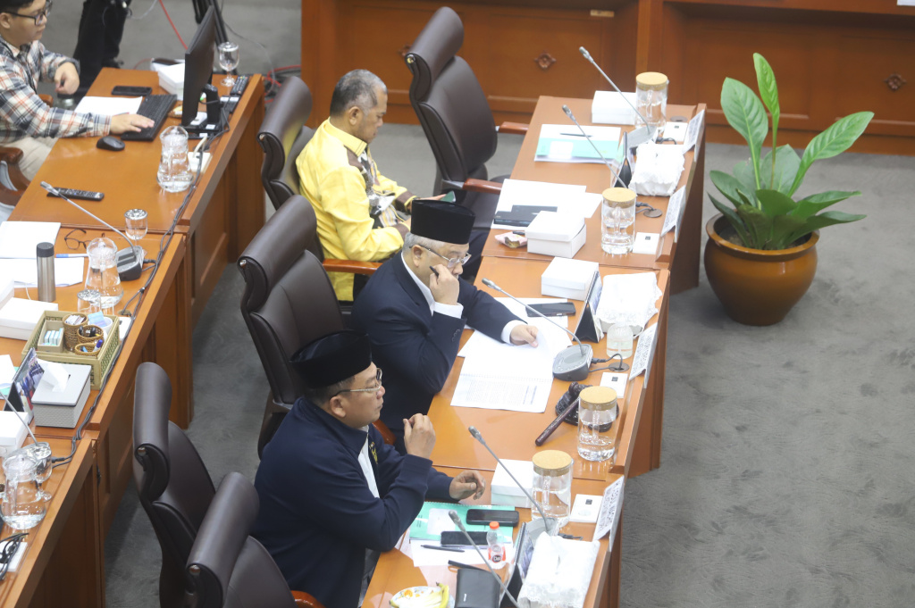 Komisi VIII DPR menggelar raker dengan Menteri Agama Nasaruddin Umar membahas Kinerja 2026 dan perbaikan fasilitas sekolah pesantren yang terkena dampak bencana di Sumatera (Ashar/SinPo.id)