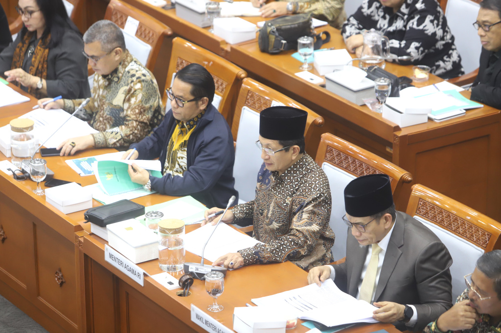 Komisi VIII DPR menggelar raker dengan Menteri Agama Nasaruddin Umar membahas Kinerja 2026 dan perbaikan fasilitas sekolah pesantren yang terkena dampak bencana di Sumatera (Ashar/SinPo.id)