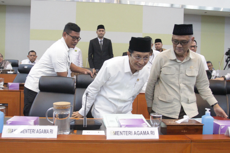 Komisi VIII DPR gelar raker dengan Menteri Agama, BPIH mensepakati biaya haji sebesar Rp.55 juta dari usulan Rp.65 juta turun sepuluh juta (Ashar/SinPo.id)