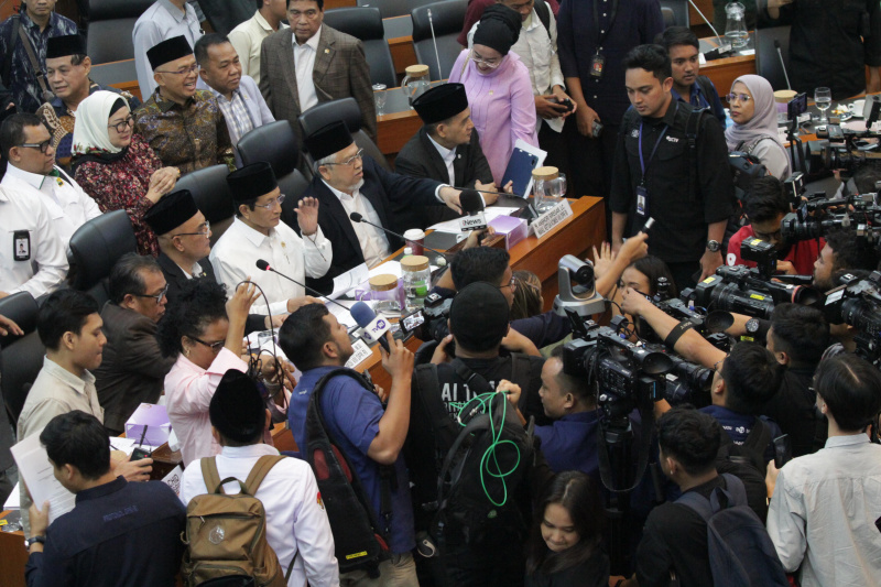 Komisi VIII DPR gelar raker dengan Menteri Agama, BPIH mensepakati biaya haji sebesar Rp.55 juta dari usulan Rp.65 juta turun sepuluh juta (Ashar/SinPo.id)