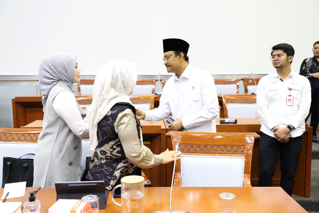 Komisi VIII DPR menggelar raker dengan Menag, Mensos dan Menteri PPPA bahas Anggaran 2026 (Ashar/SinPo.id)