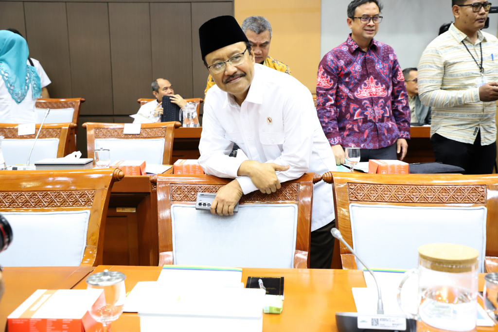 Komisi VIII DPR menggelar raker dengan Menag, Mensos dan Menteri PPPA bahas Anggaran 2026 (Ashar/SinPo.id)