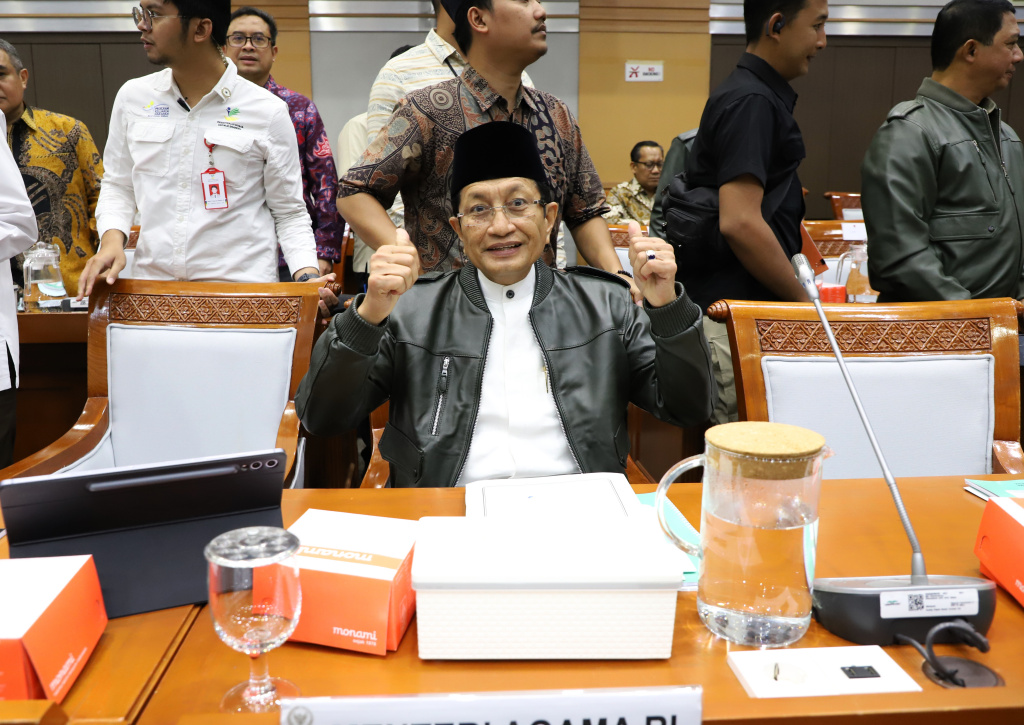 Komisi VIII DPR menggelar raker dengan Menag, Mensos dan Menteri PPPA bahas Anggaran 2026 (Ashar/SinPo.id)