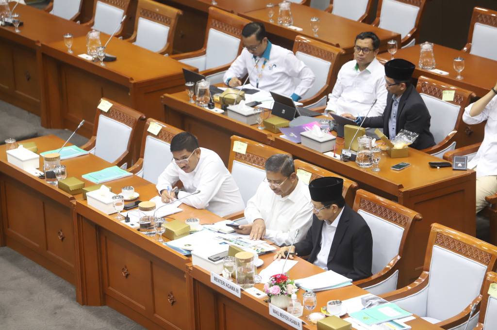 Komisi VIII DPR menggelar raker dengan Menteri Agama Nasaruddin Umar membahas Progres pembentukan Direktorat Jenderal Pondok Pesantren (Ashar/SinPo.id)