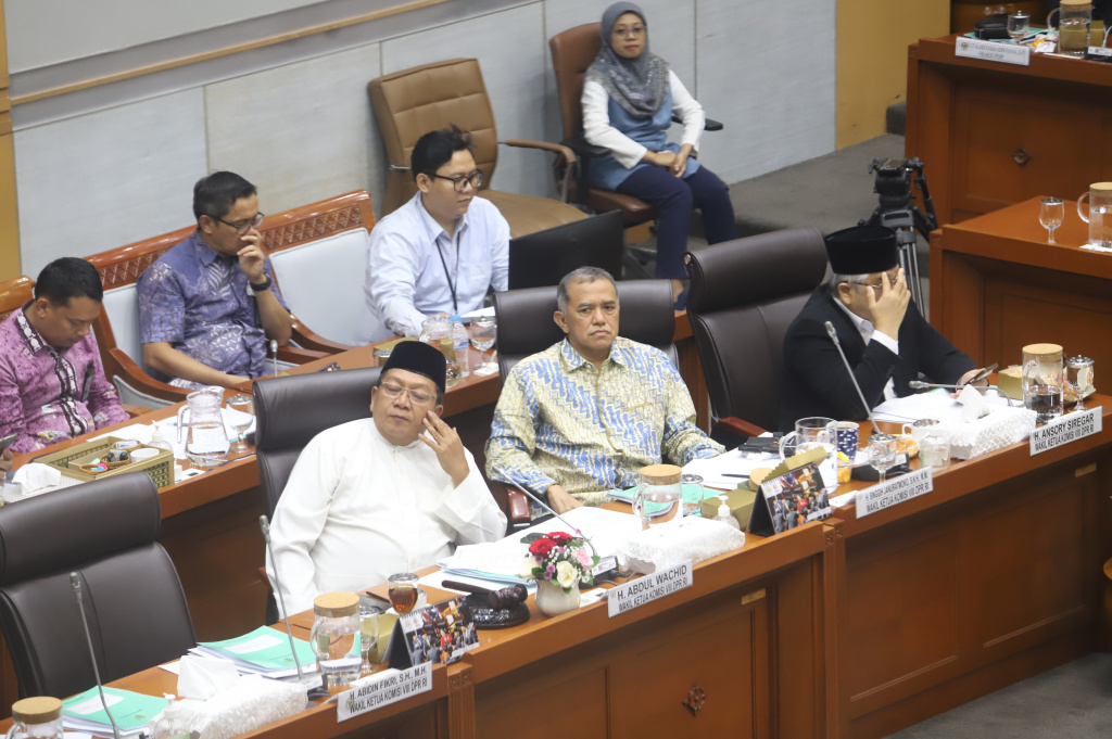 Komisi VIII DPR menggelar raker dengan Menteri Agama Nasaruddin Umar membahas Progres pembentukan Direktorat Jenderal Pondok Pesantren (Ashar/SinPo.id)