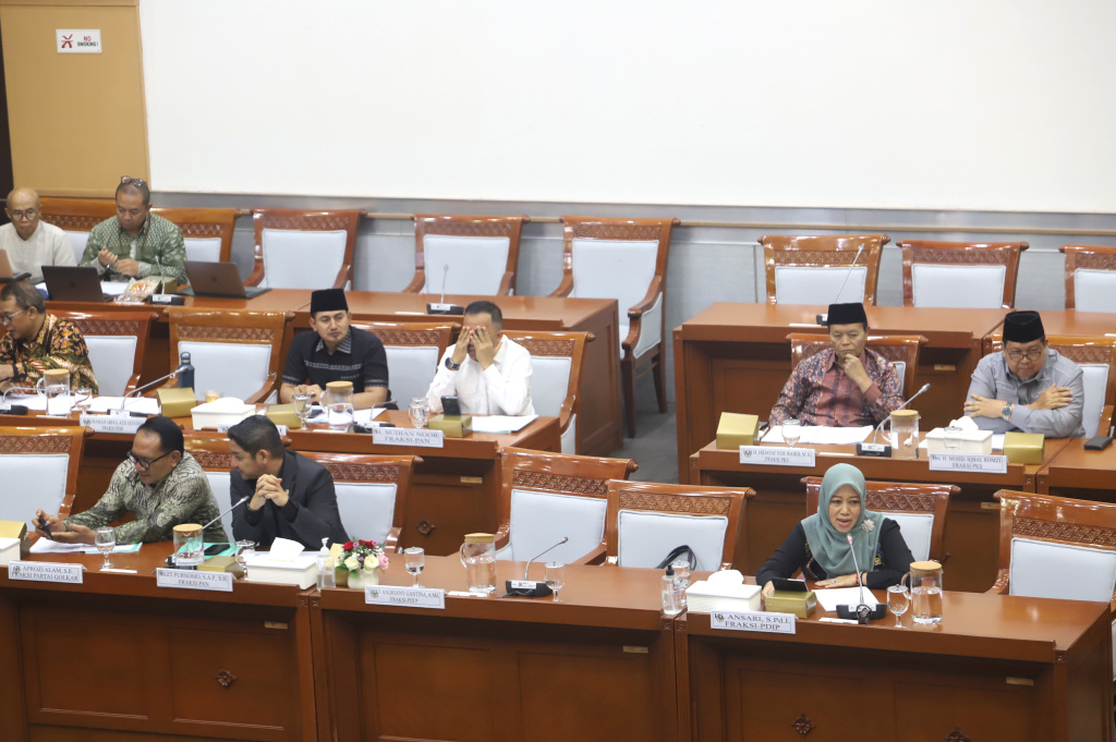 Komisi VIII DPR menggelar raker dengan Menteri Agama Nasaruddin Umar membahas Progres pembentukan Direktorat Jenderal Pondok Pesantren (Ashar/SinPo.id)