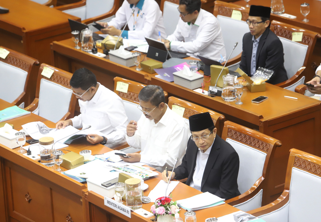 Komisi VIII DPR menggelar raker dengan Menteri Agama Nasaruddin Umar membahas Progres pembentukan Direktorat Jenderal Pondok Pesantren (Ashar/SinPo.id)