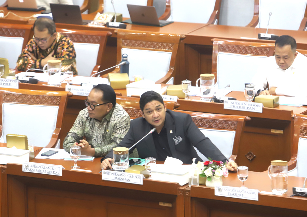 Komisi VIII DPR menggelar raker dengan Menteri Agama Nasaruddin Umar membahas Progres pembentukan Direktorat Jenderal Pondok Pesantren (Ashar/SinPo.id)