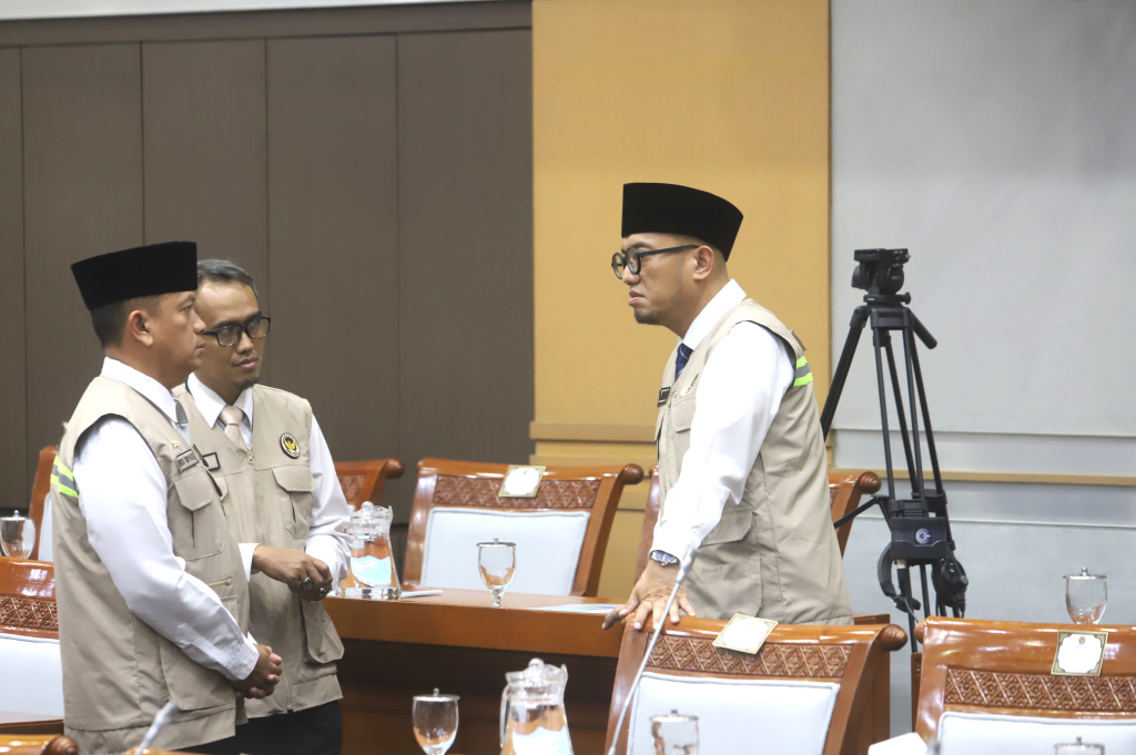 Komisi VIII DPR gelar raker dengan Menteri Haji dan Umrah Gus Irfan membahas program kerja 2026 (Ashar/SinPo.id)