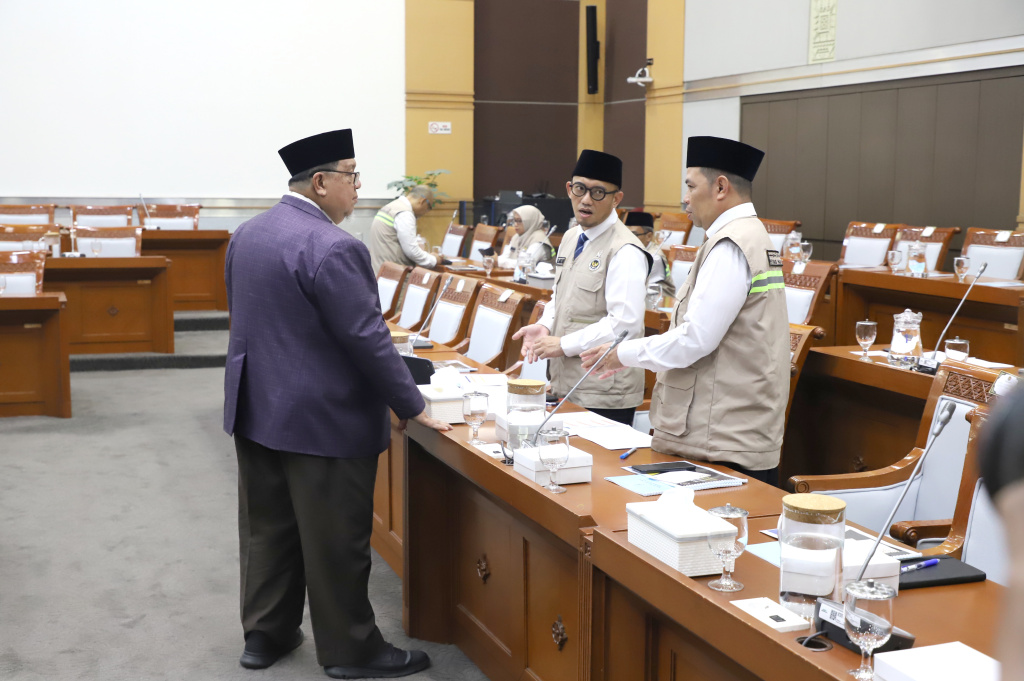 Komisi VIII DPR gelar raker dengan Menteri Haji dan Umrah Gus Irfan membahas program kerja 2026 (Ashar/SinPo.id)