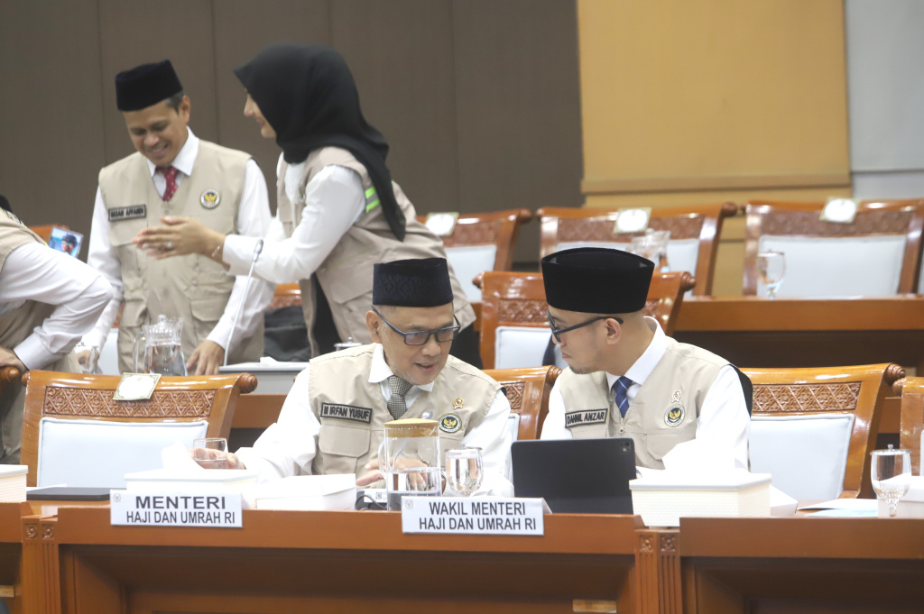 Komisi VIII DPR gelar raker dengan Menteri Haji dan Umrah Gus Irfan membahas program kerja 2026 (Ashar/SinPo.id)
