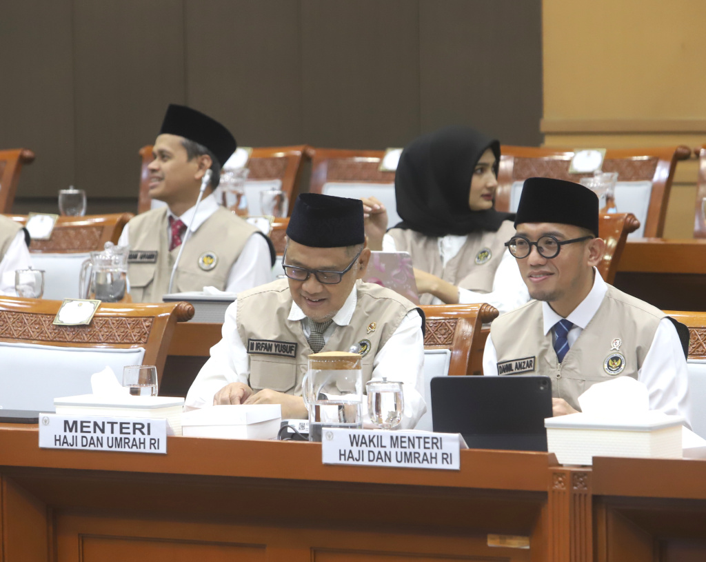 Komisi VIII DPR gelar raker dengan Menteri Haji dan Umrah Gus Irfan membahas program kerja 2026 (Ashar/SinPo.id)