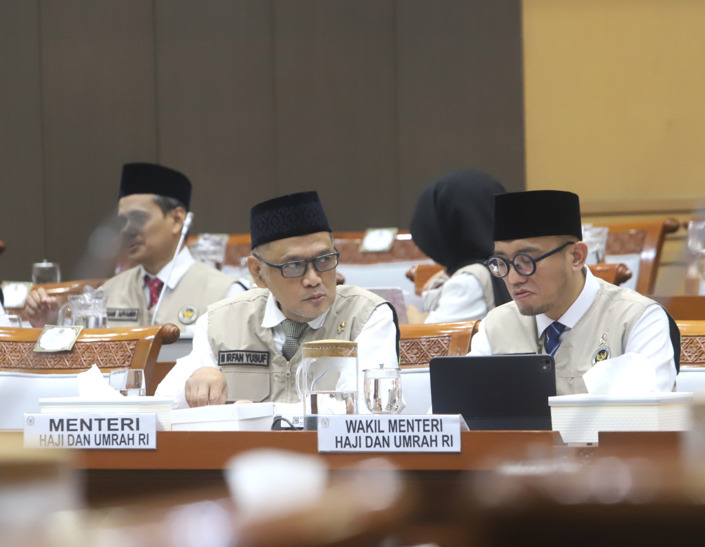 Komisi VIII DPR gelar raker dengan Menteri Haji dan Umrah Gus Irfan membahas program kerja 2026 (Ashar/SinPo.id)