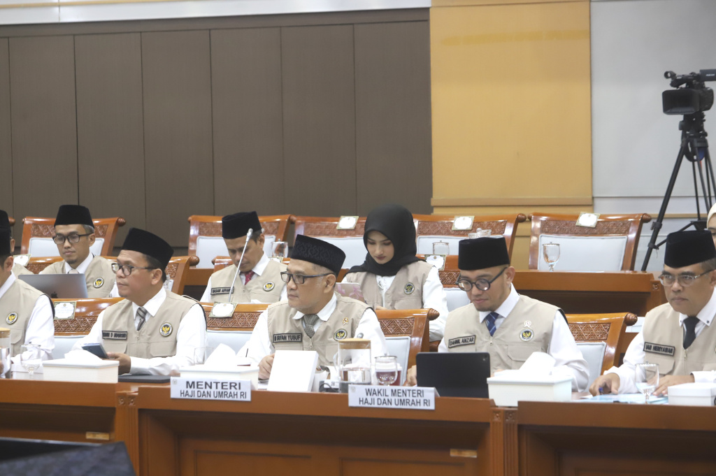 Komisi VIII DPR gelar raker dengan Menteri Haji dan Umrah Gus Irfan membahas program kerja 2026 (Ashar/SinPo.id)