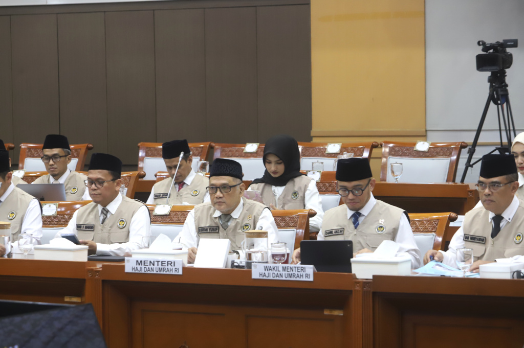 Komisi VIII DPR gelar raker dengan Menteri Haji dan Umrah Gus Irfan membahas program kerja 2026 (Ashar/SinPo.id)