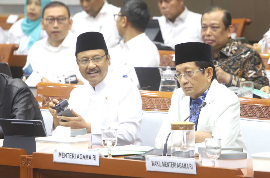 Komisi VIII DPR gelar raker dengan Mensos, Menag, Menhaj, Menteri PPPA bahas RKA dan RKP tahun 2027 (Ashar/SinPo.id)