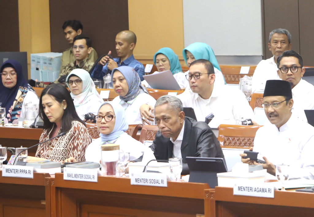 Komisi VIII DPR gelar raker dengan Mensos, Menag, Menhaj, Menteri PPPA bahas RKA dan RKP tahun 2027 (Ashar/SinPo.id)