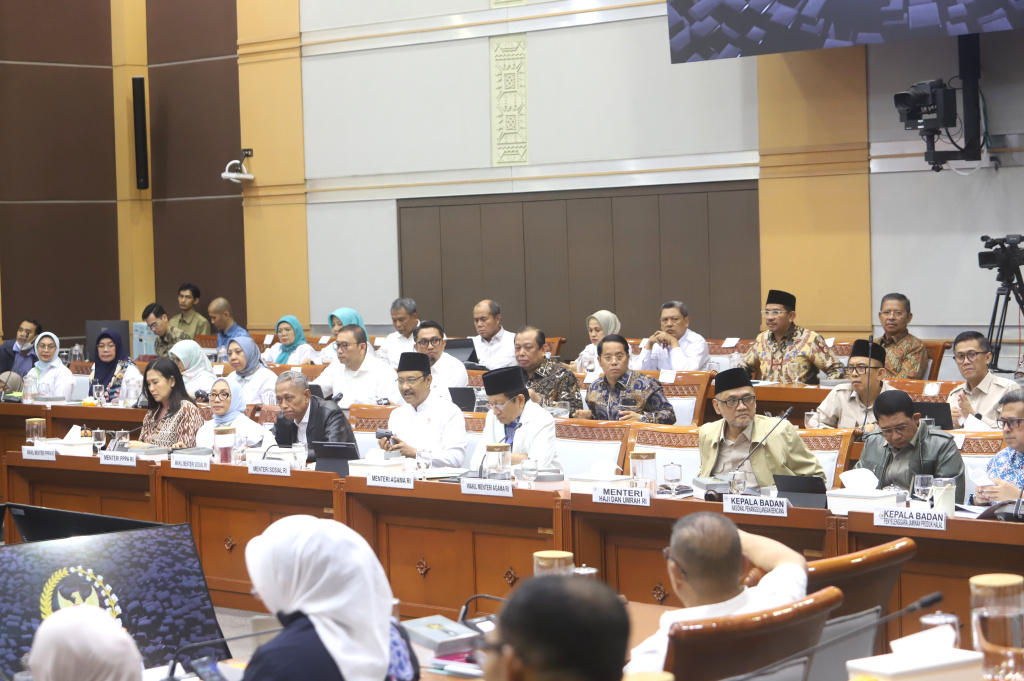 Komisi VIII DPR gelar raker dengan Mensos, Menag, Menhaj, Menteri PPPA bahas RKA dan RKP tahun 2027 (Ashar/SinPo.id)