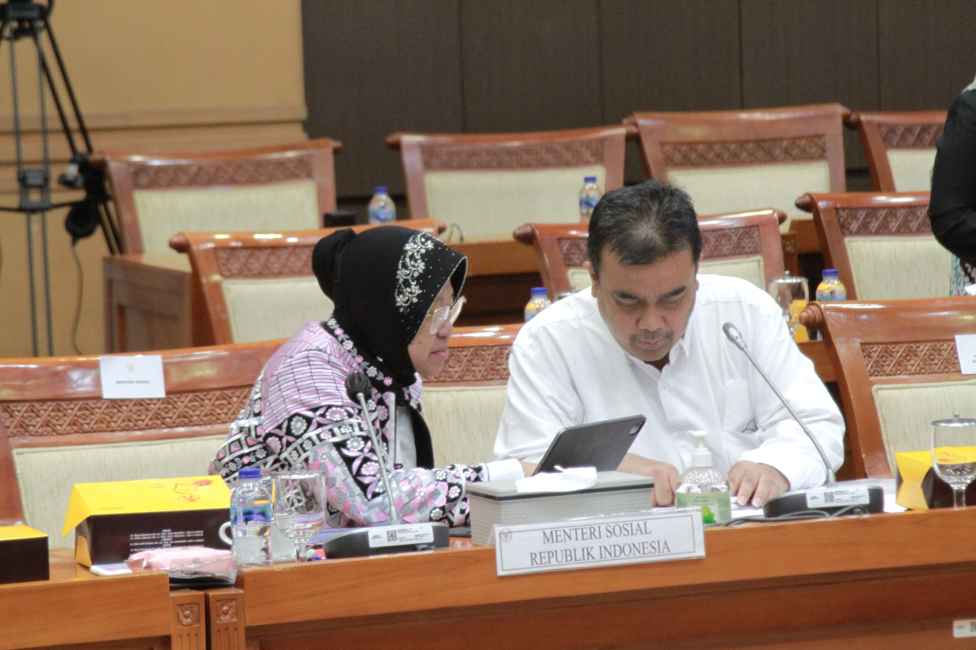 Komisi VIII DPR gelar rapat kerja dengan Menteri Sosial Tri Rismaharini (Ashar/SinPo.id)