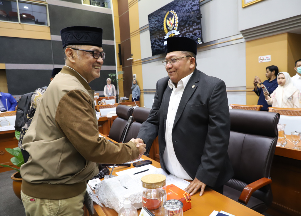 Komisi VIII DPR menggelar rapat kerja tertutup dengan Menteri Haji Mochamad Irfan Yusuf membahas persiapan penyelenggaraan Ibadah Haji 1447 H/2026 (Ashar/SinPo.id)
